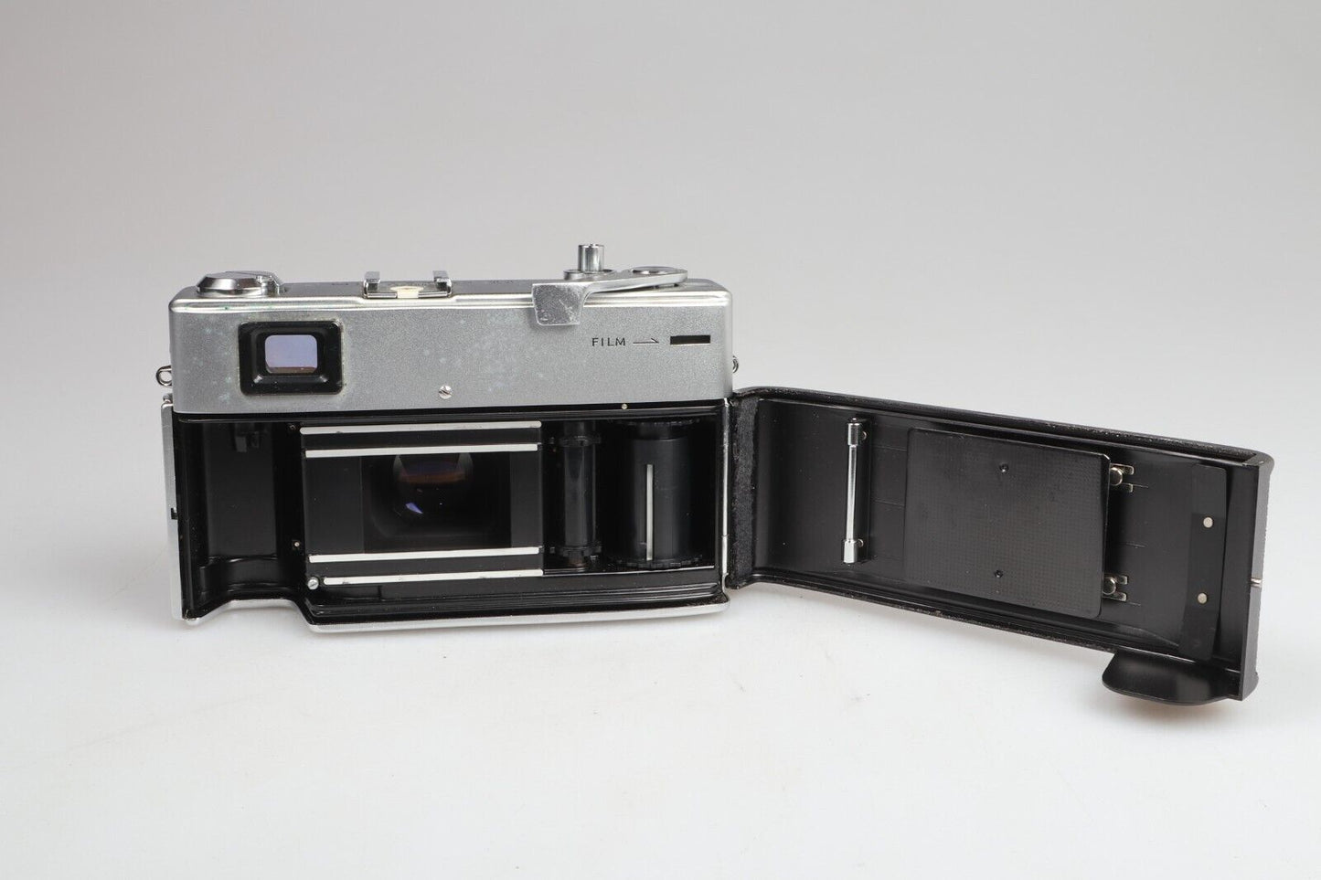 Minolta Hi-Matic 11 | 35mm Point &amp; Shoot Filmcamera | Zilver/Zwart 