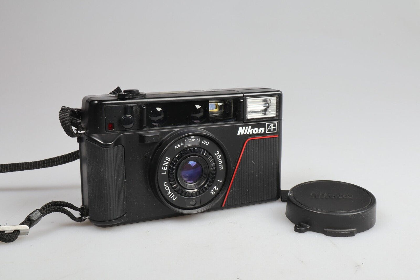 Nikon L35 AF | 35-mm-Point-and-Shoot-Filmkamera | Schwarz