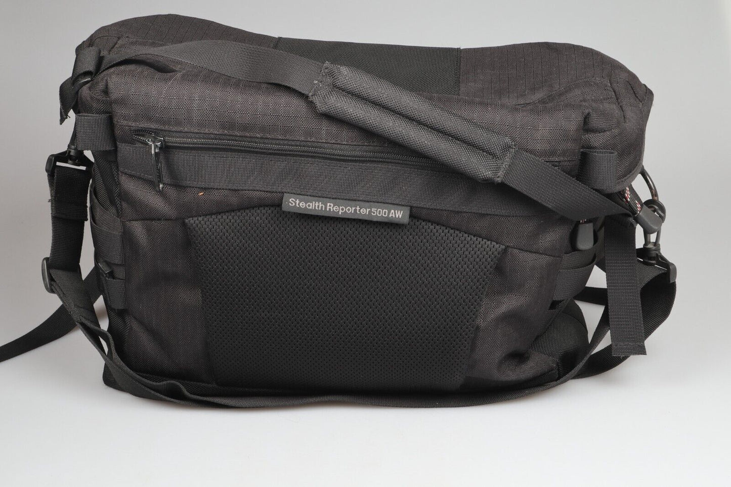 Reportero sigiloso de Lowepro | Bolso bandolera para cámara 500AW | Negro