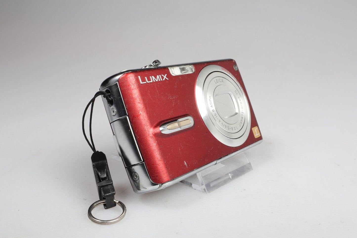 Panasonic Lumix DMC-FX07 | Digital Compact Camera | 7.2MP | Red