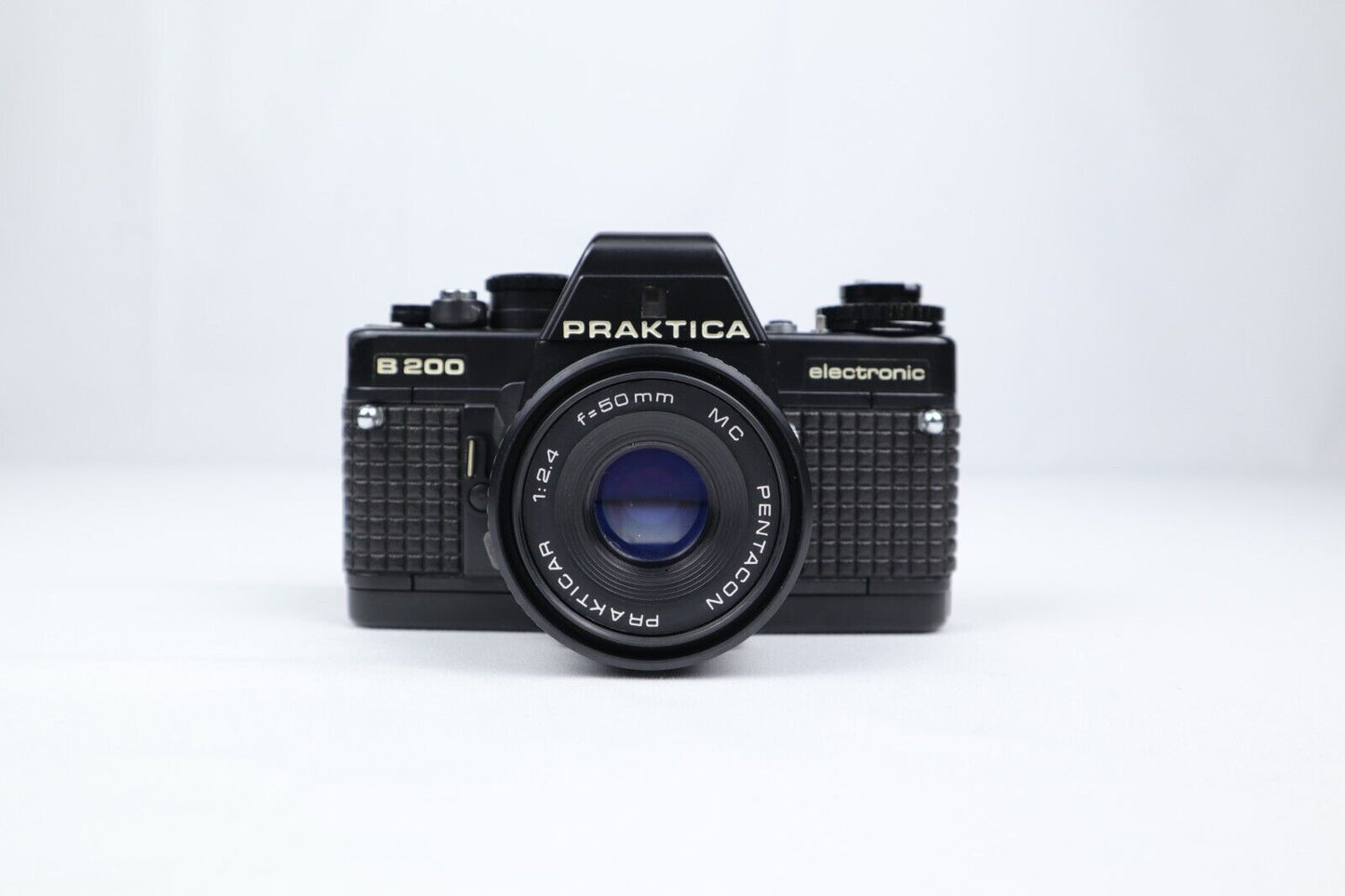 Pentacon Praktica B200 | 35mm SLR Film Camera | Praktica 1:2.4 50mm MC Lens