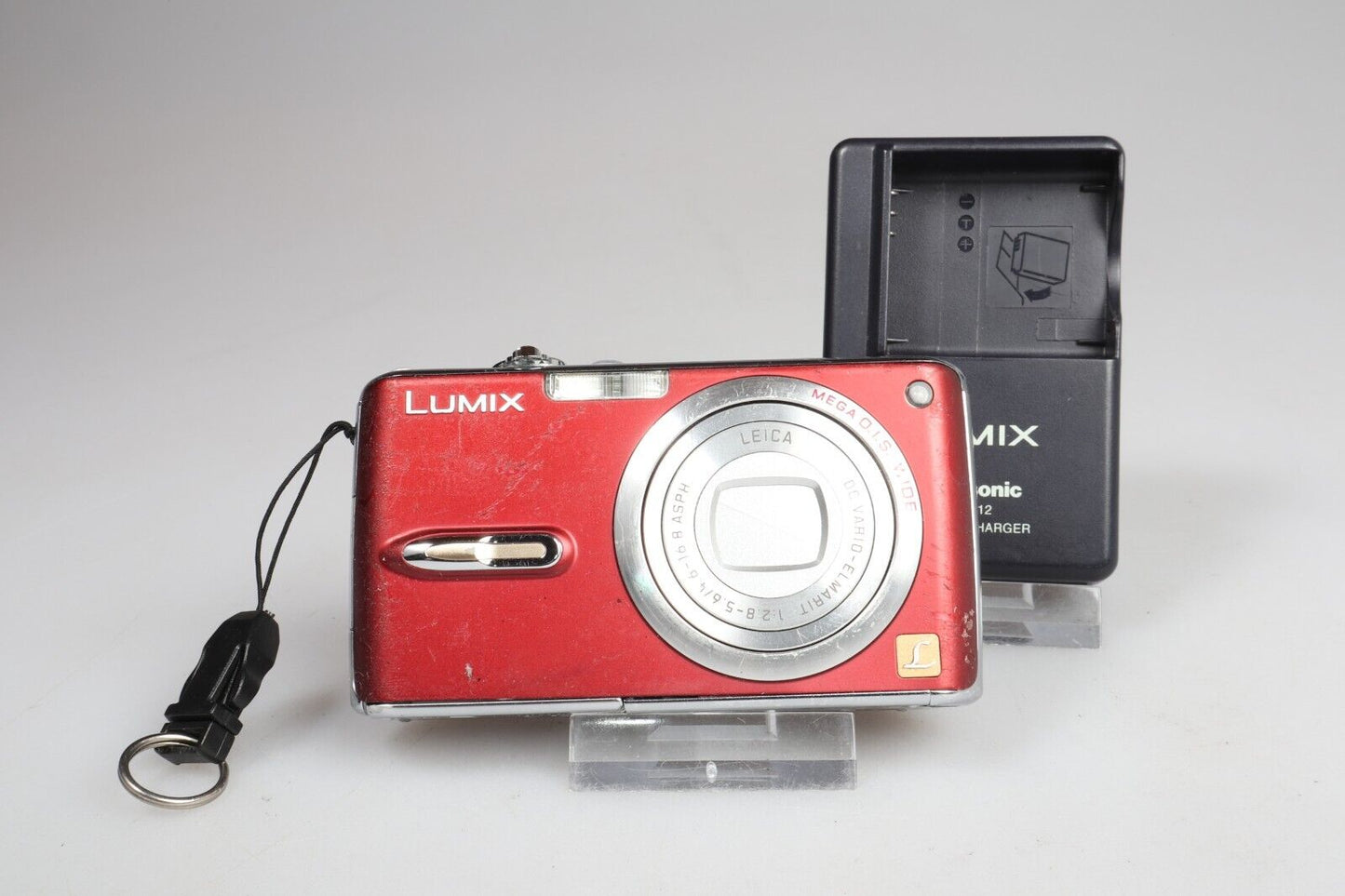 Panasonic Lumix DMC-FX07 | Digitale Kompaktkamera | 7,2 MP | Rot