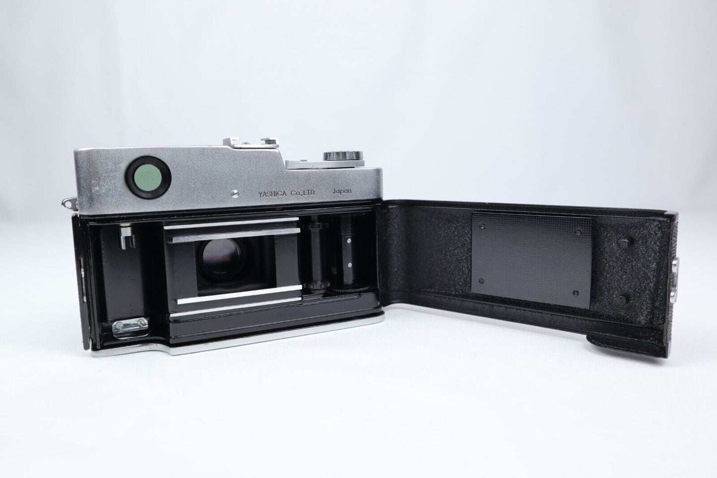 Yashica 35 | 35mm Point & Shoot Film Camera | Silver