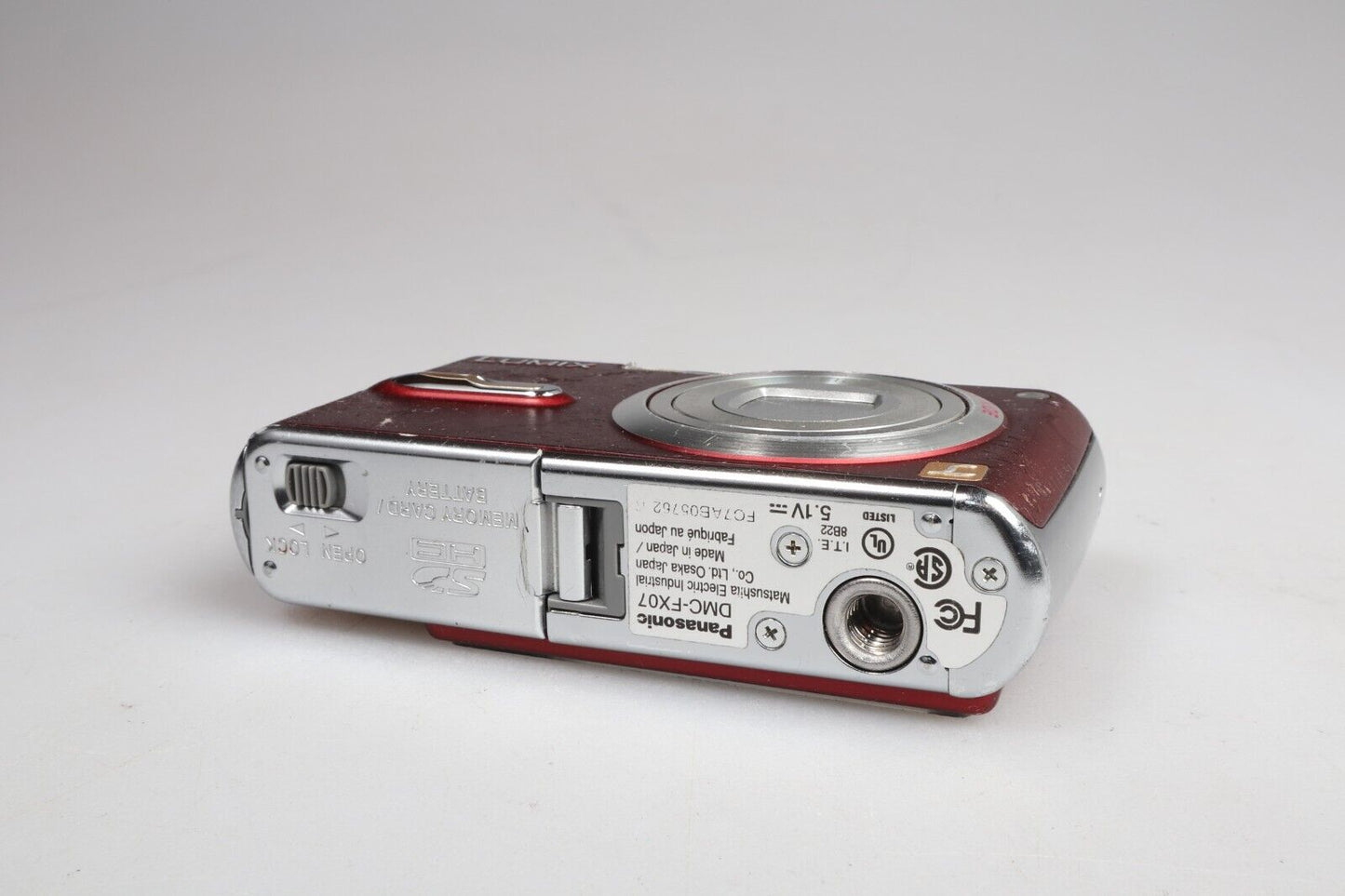 Panasonic Lumix DMC-FX07 | Digital Compact Camera | 7.2MP | Red