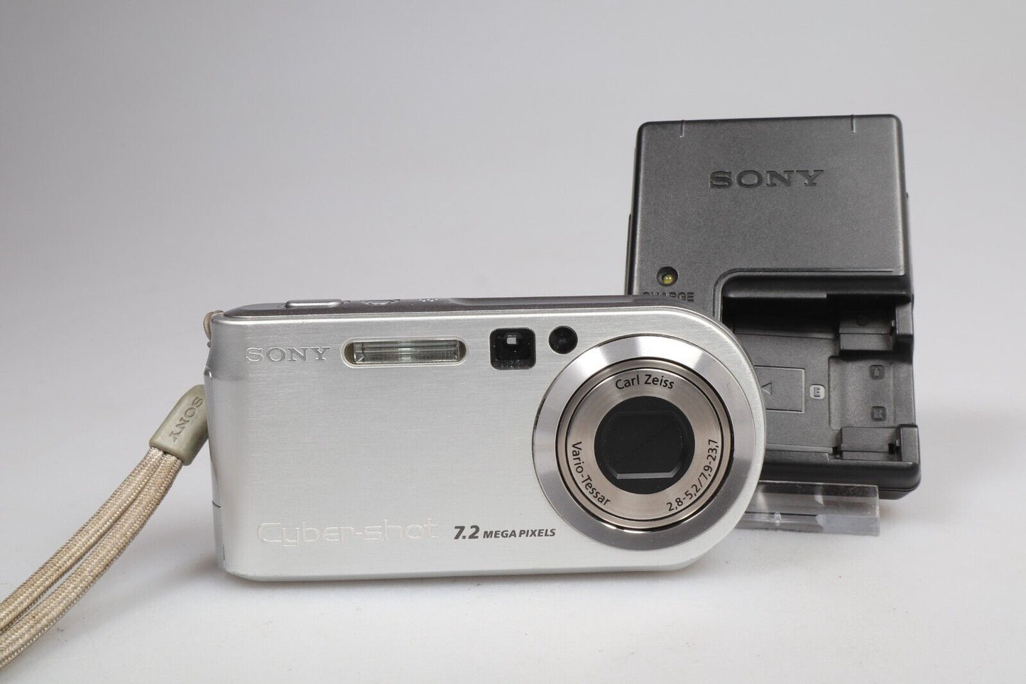 Sony Cybershot DSC-P200 | Digitale compactcamera | 7,2 MP | Zilver