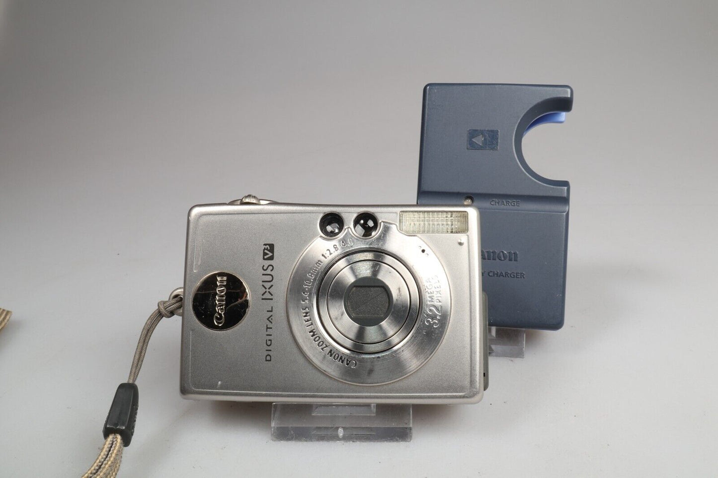 Canon IXUS V3 | Digital Compact Camera | 3.2MP | Silver