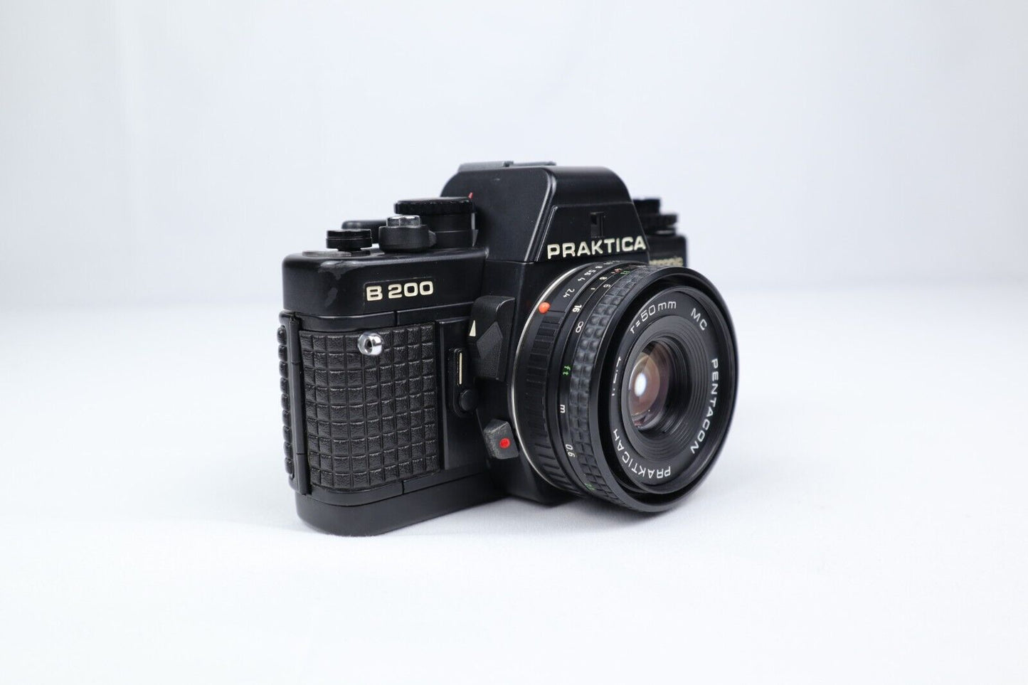 Pentacon Praktica B200 | 35mm SLR Film Camera | Praktica 1:2.4 50mm MC Lens