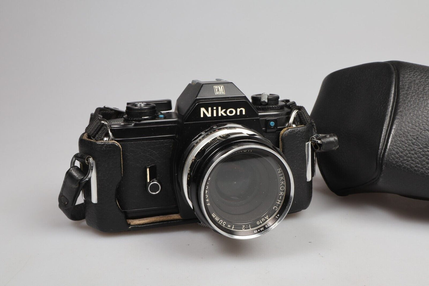 Nikon EM | 35 mm spiegelreflexcamera | Nikkor H.C 1:2 50 mm lens