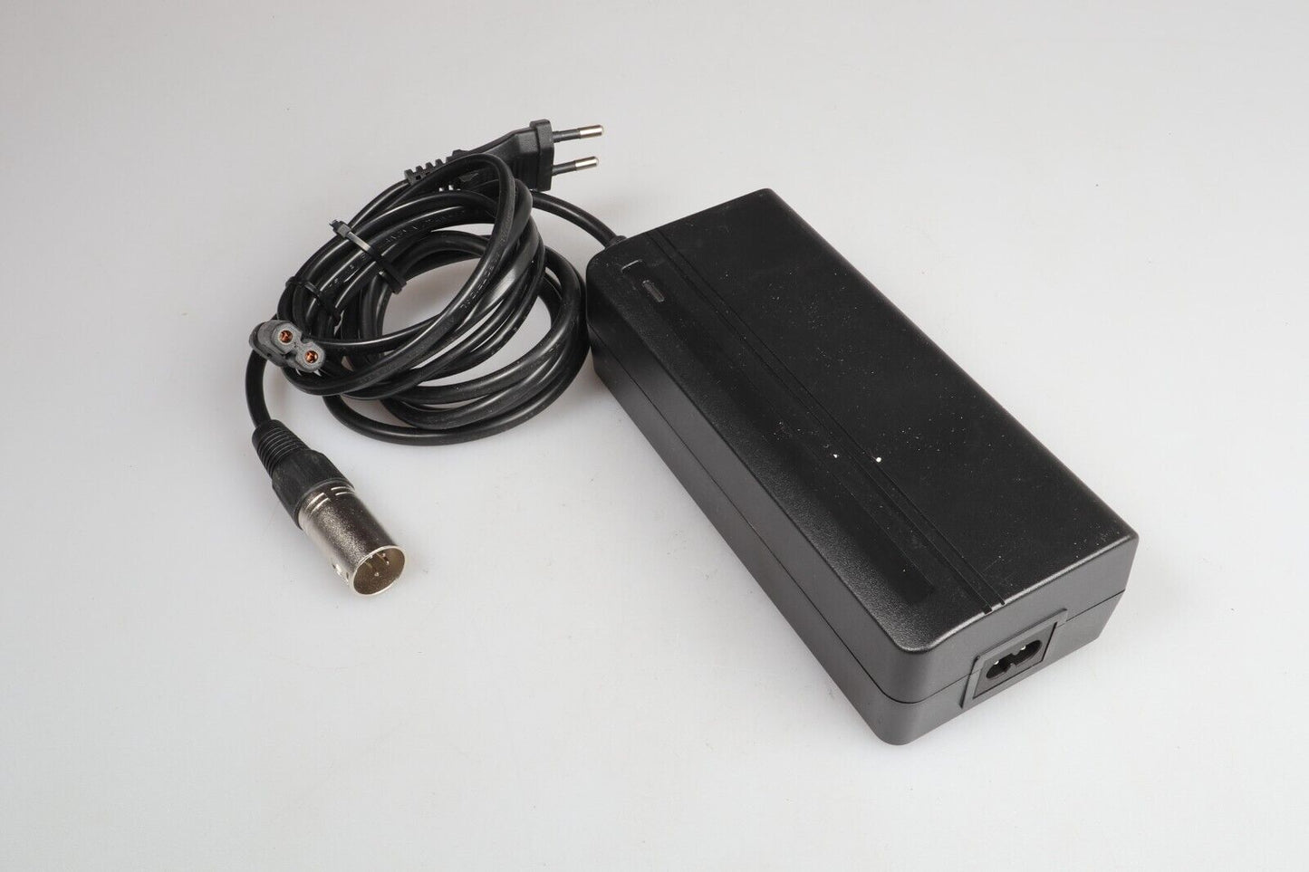 Sans SSLC084V42EA | Chargeur de batterie pour vélo électrique | Prise UE