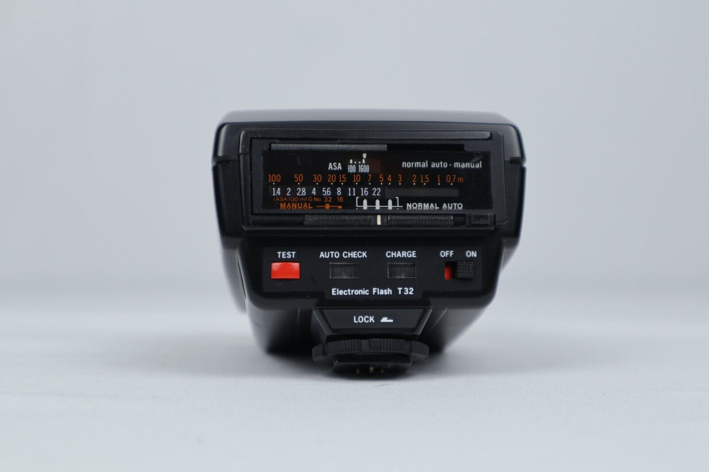 Olympus T32| Flash elettronico con attacco per scarpa