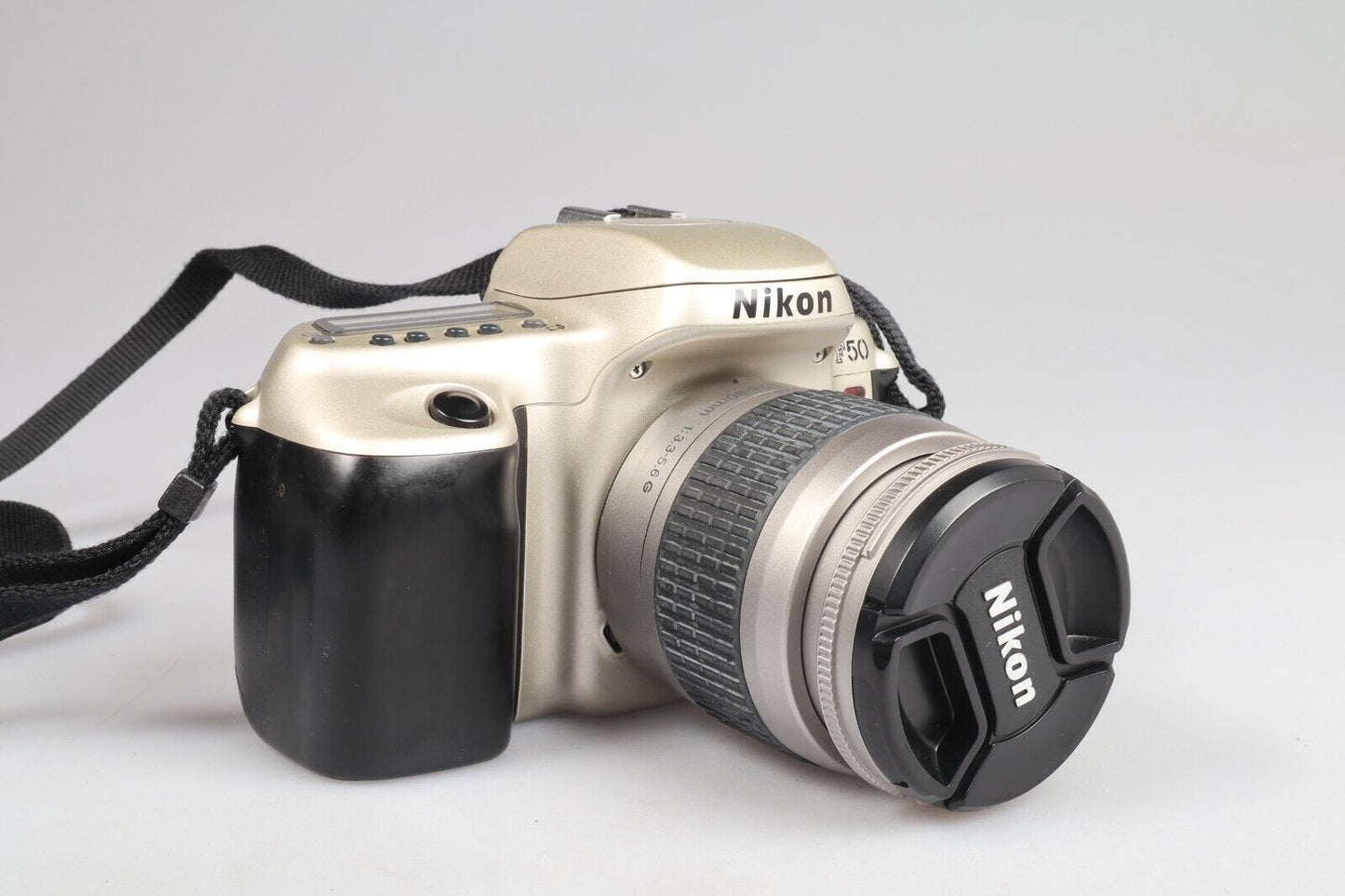 Nikon F50 | Appareil photo reflex argentique 35 mm | Objectif Nikkor AF 28-80 mm 1:3,3-5,6 G