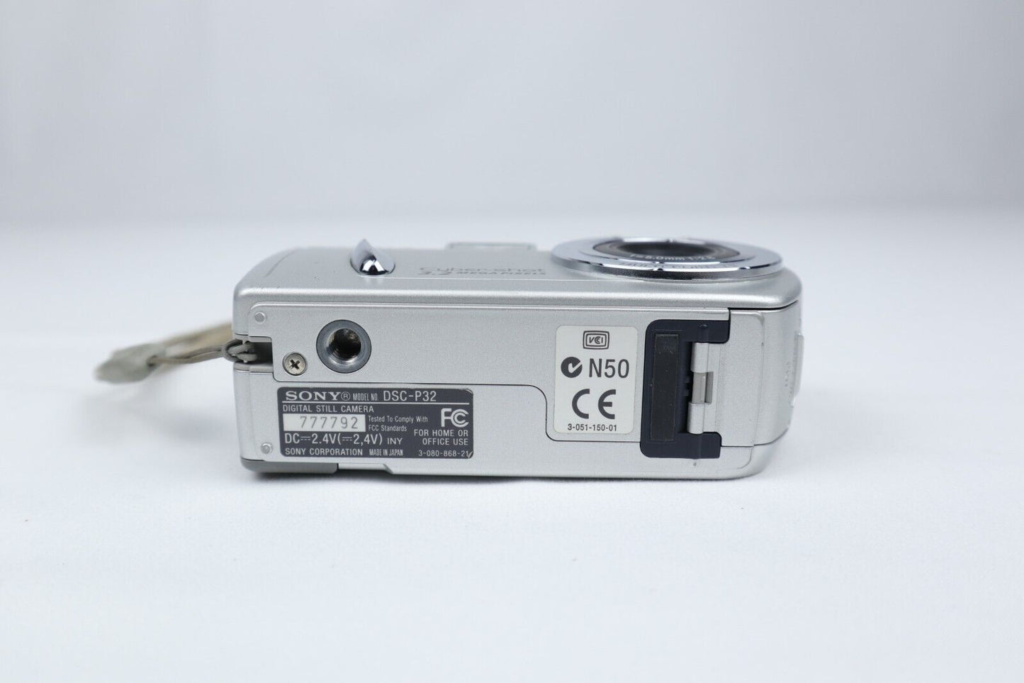 Sony Cybershot DSC-P32 | Digital Compact Camera | 3.2MP | Silver