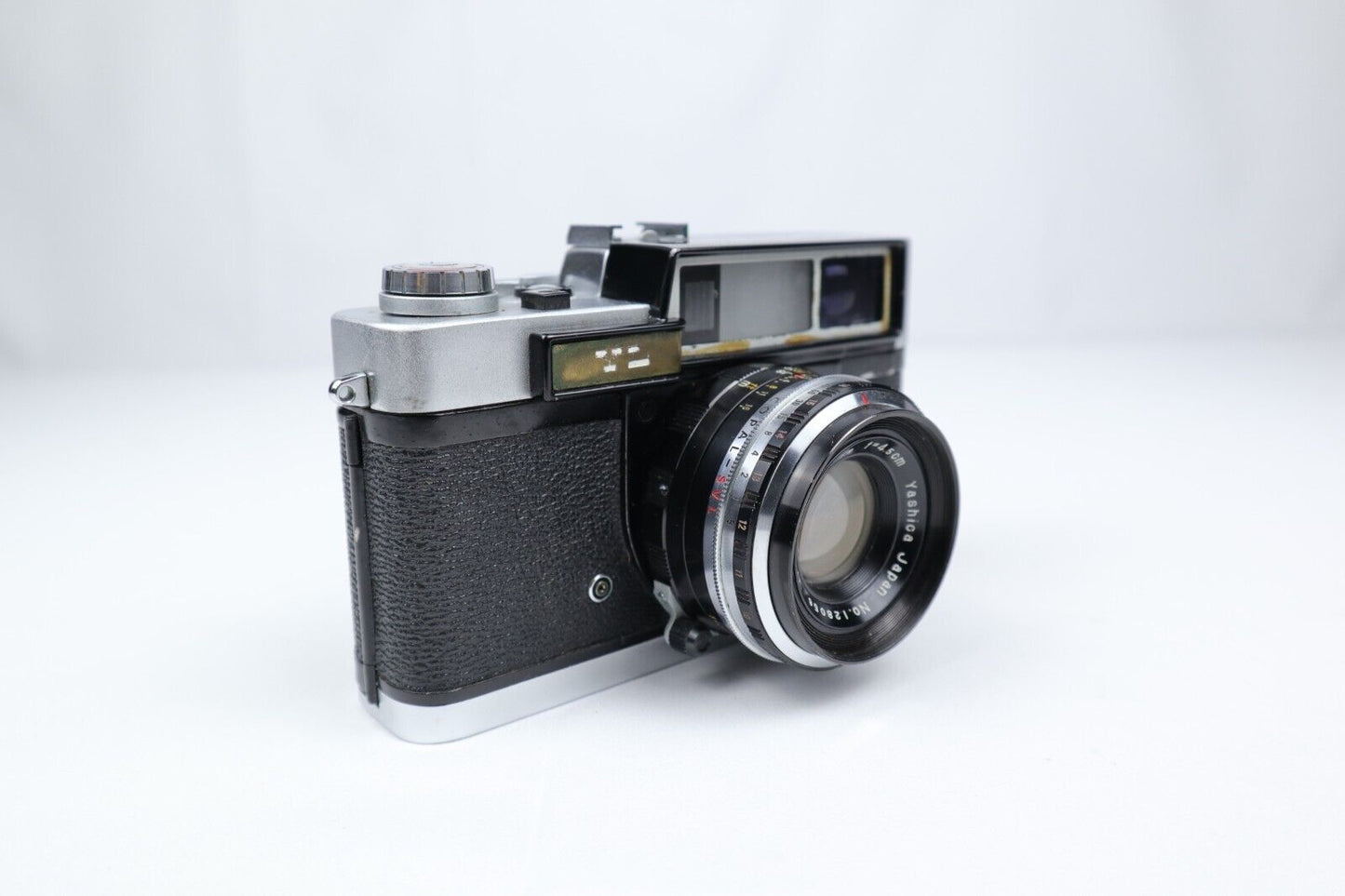 Yashica 35 | 35mm Point & Shoot Film Camera | Silver