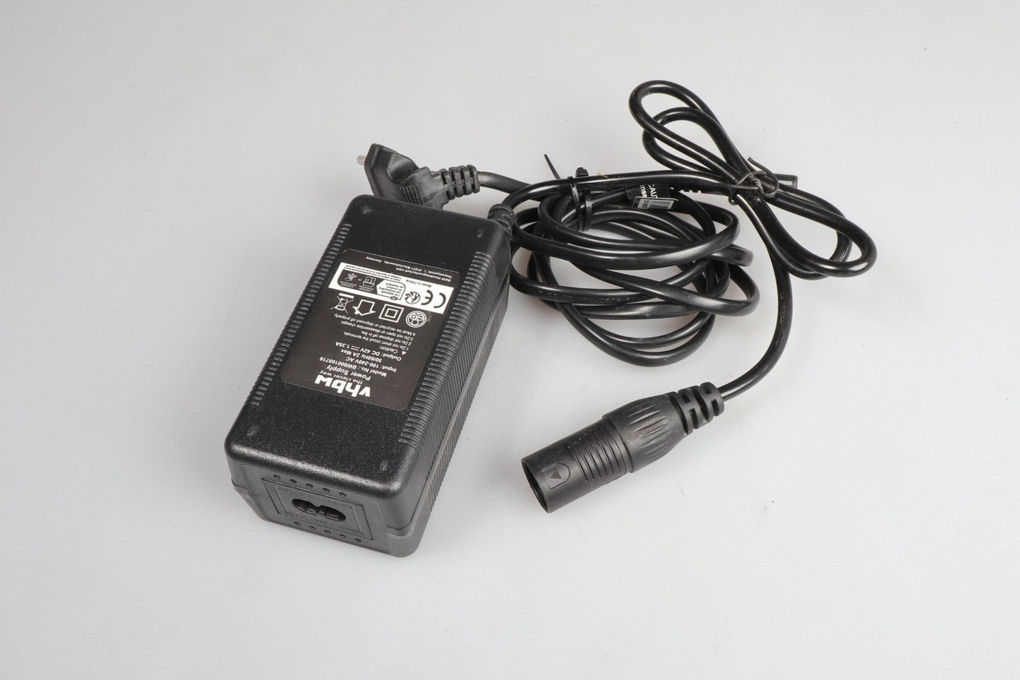 VHBW Charger BW800109716 | 1.35A 42V 3-Pin