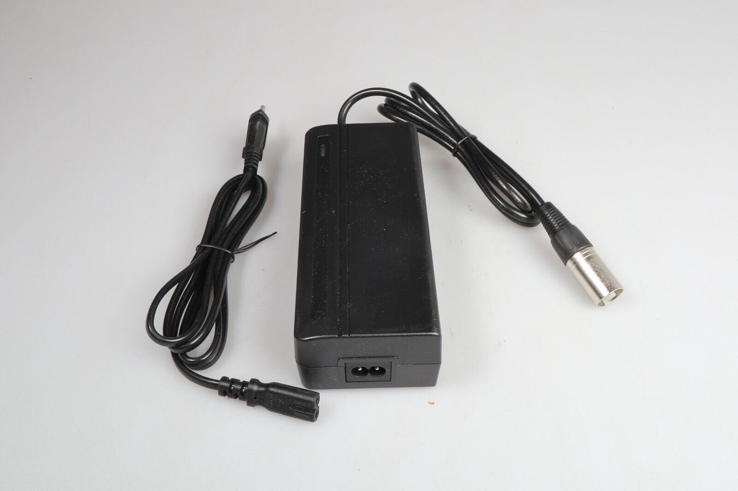 VHBW Charger BW800109716 | 1.35A 42V 3-Pin