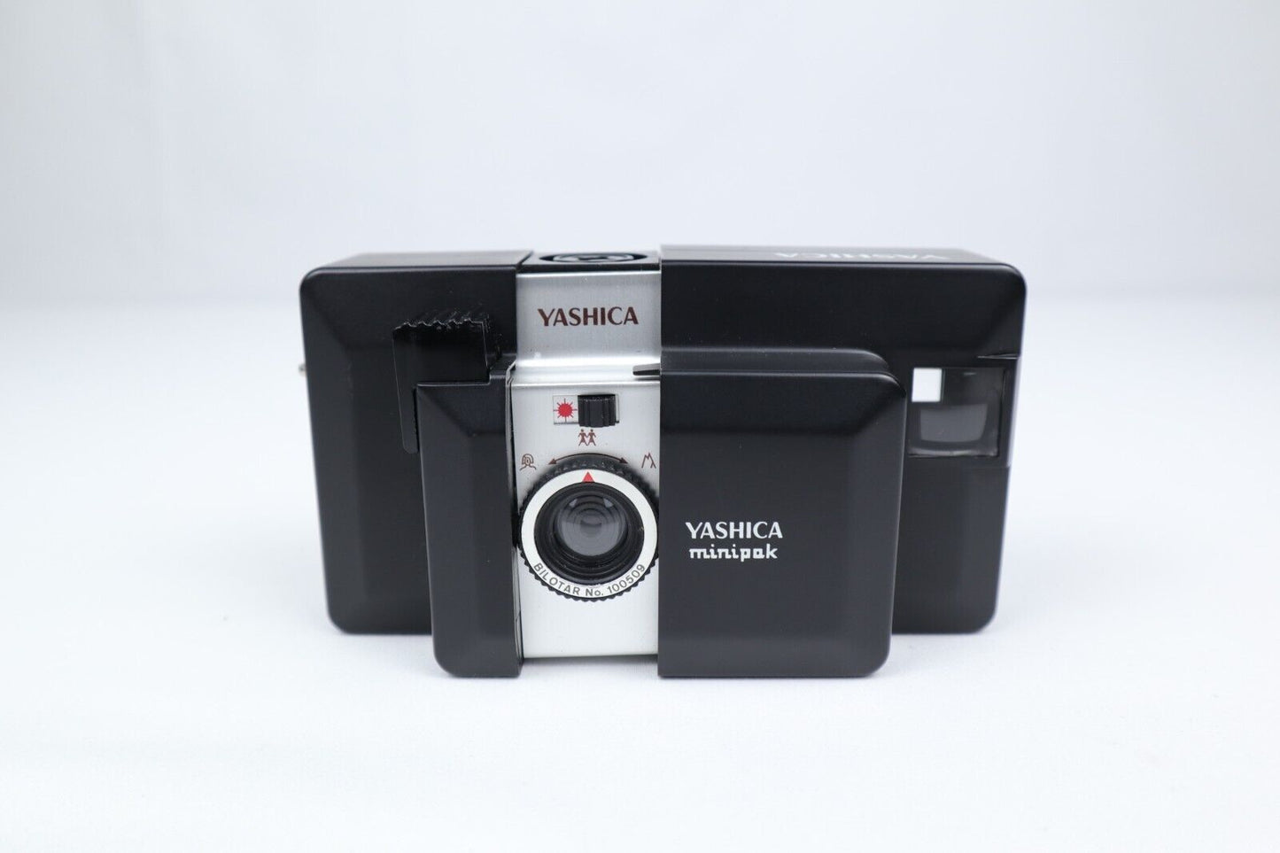 Yashica Minipak | 126 Cartridge Camera | Black