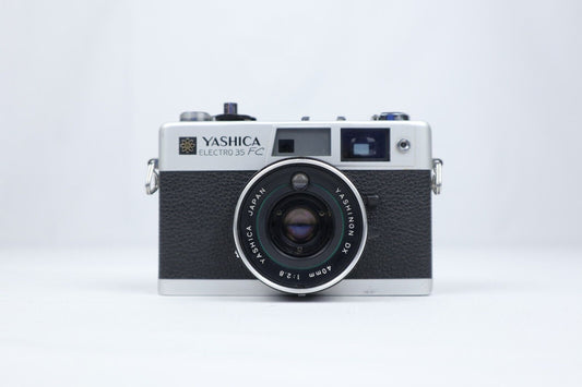 Yashica Electro 35 FC | 35mm <tc>Point & Shoot</tc> Filmkamera | Schwarz/Silber