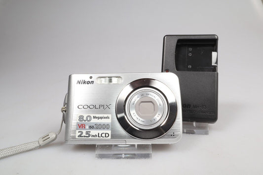 Nikon Coolpix S210 | Fotocamera digitale compatta | 8MP | Argento