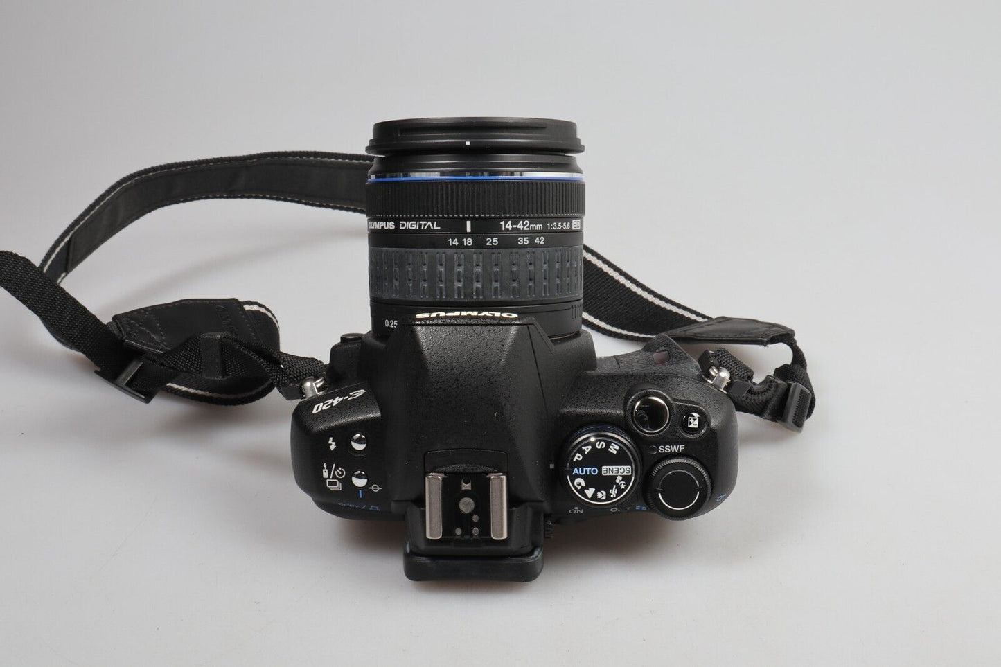 Olympus E-420 | Digital SLR Camera | 14-42mm 1:3.5-5.6 ED Lens