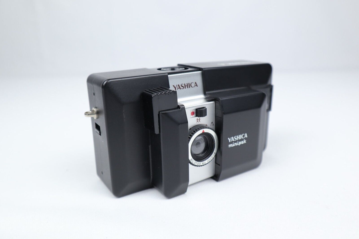 Yashica Minipak | 126 Cartridge Camera | Black