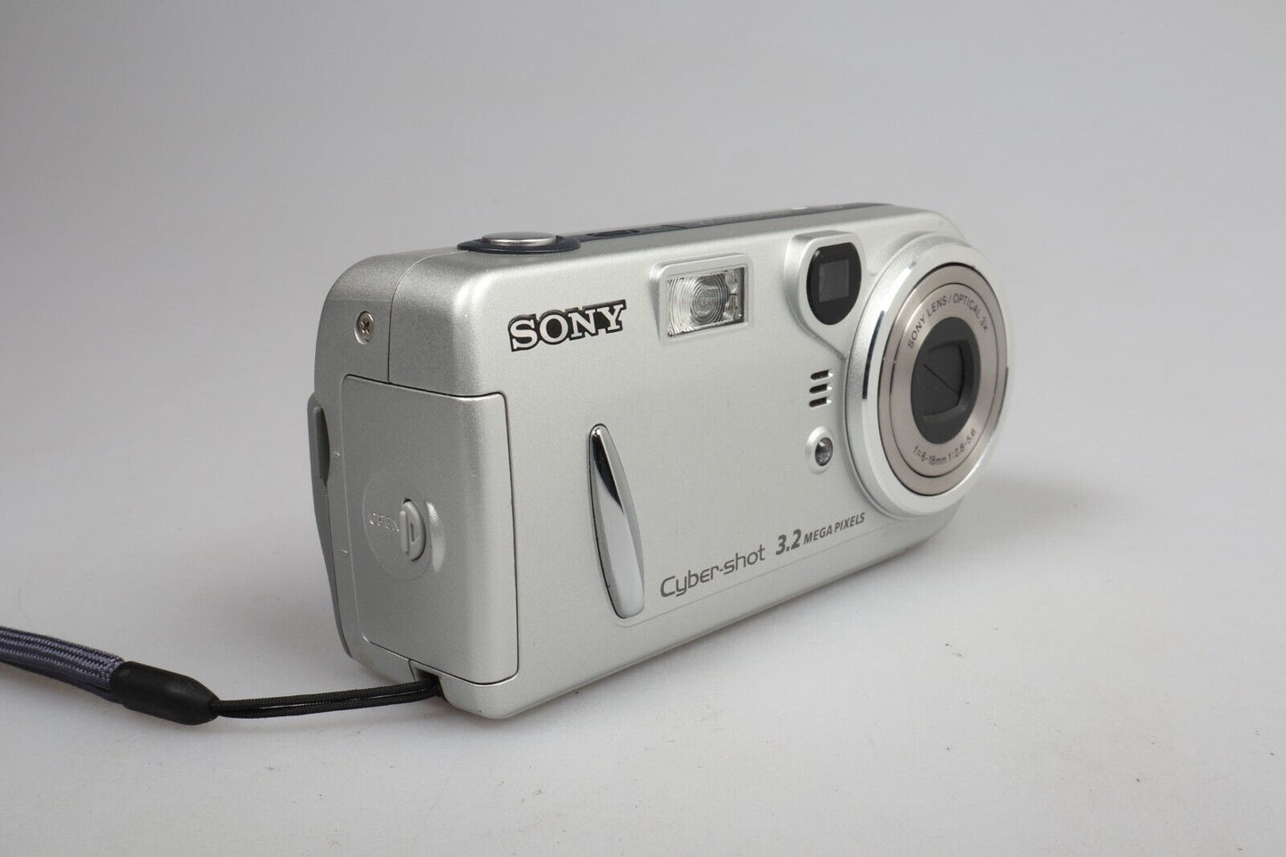 Sony Cyber-shot DSC-P72 | Digital Compact Camera | 3.2MP | Silver