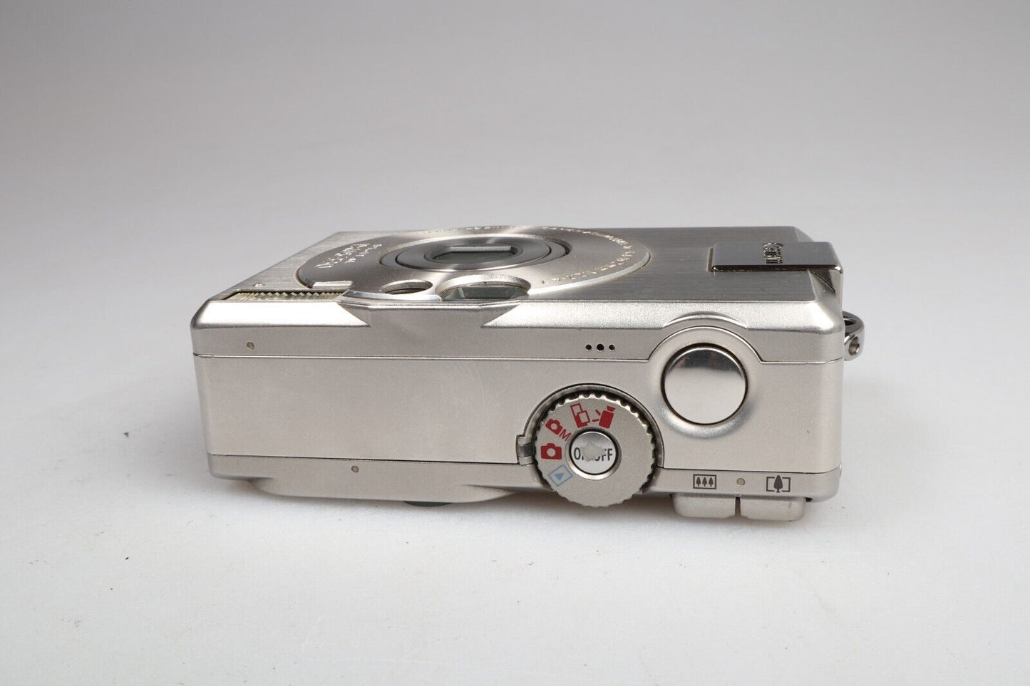 Canon IXUS 330 | Digital Compact Camera | 2.0MP | Silver