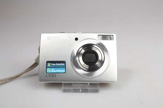 Samsung L100 | Digital Camera Compact | 8.2MP | Silver