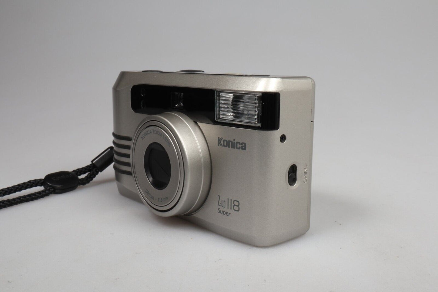 Konica Z-UP 118 Súper | Cámara de película de apuntar y disparar de 35 mm | Plata