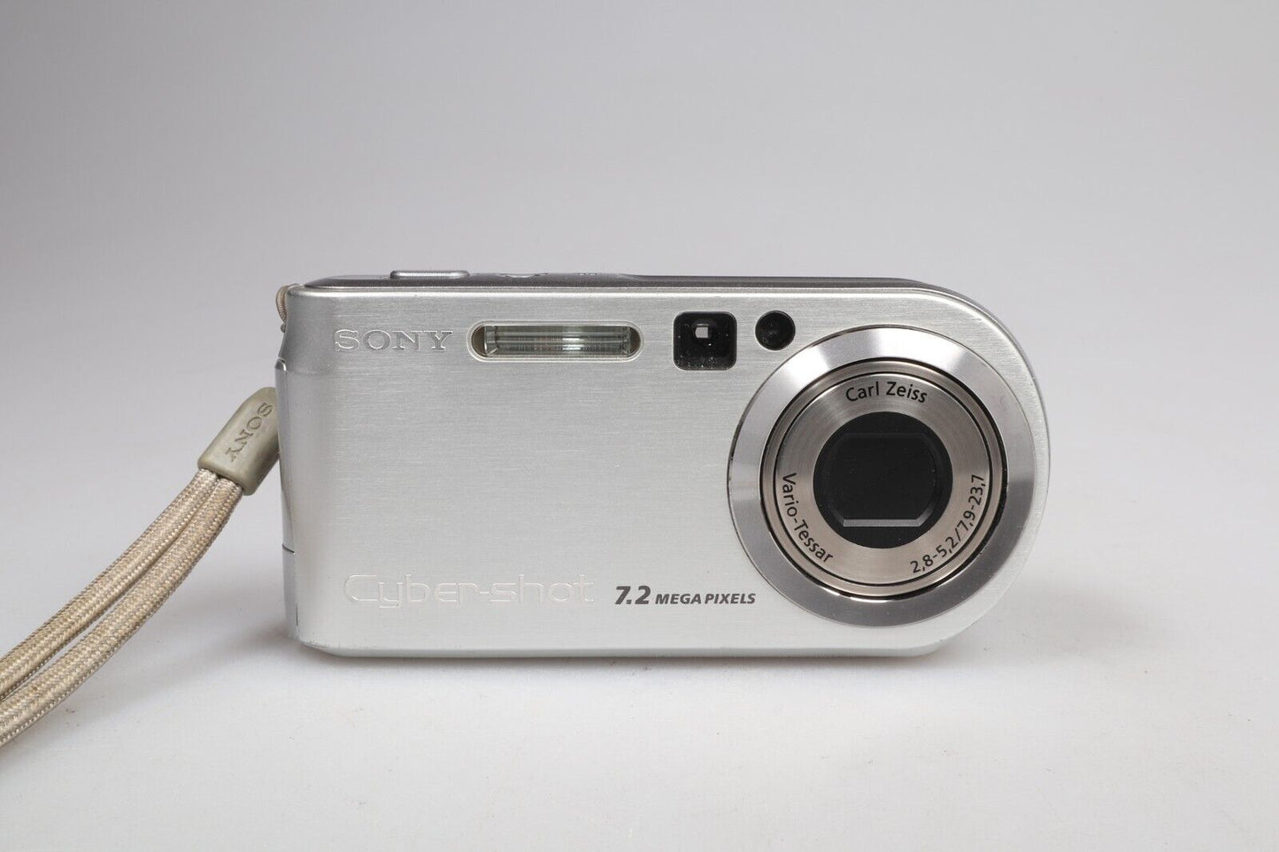 Sony Cybershot DSC-P200 | Digital Compact Camera | 7.2MP | Silver