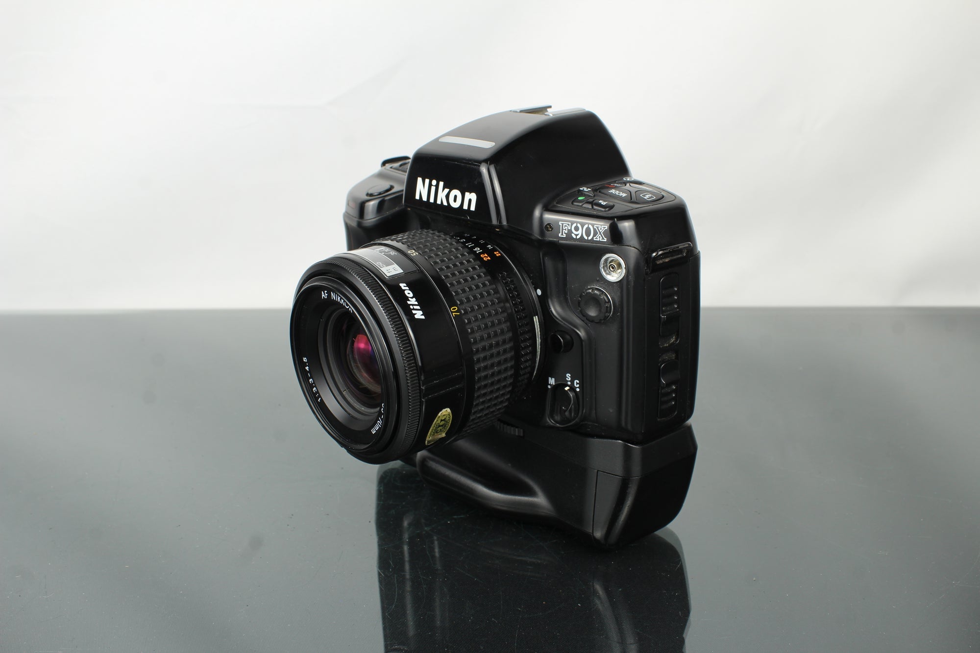 Nikon F90X + Nikkor 35-70mm 1:3.3-4.5 lens