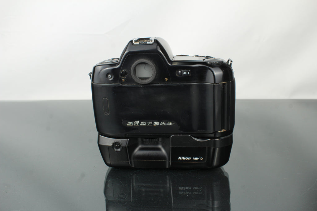 Nikon F90X + Nikkor 35-70mm 1:3.3-4.5 lens