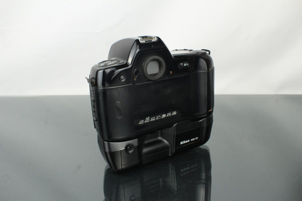 Nikon F90X + Nikkor 35-70mm 1:3.3-4.5 lens