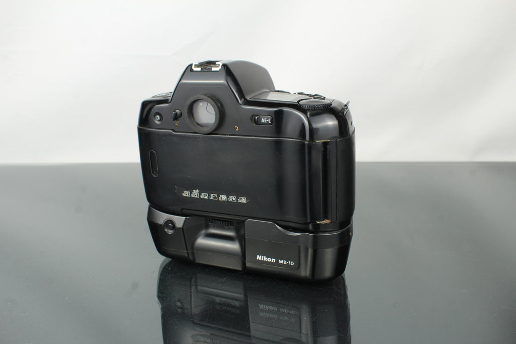 Nikon F90X + Nikkor 35-70mm 1:3.3-4.5 lens