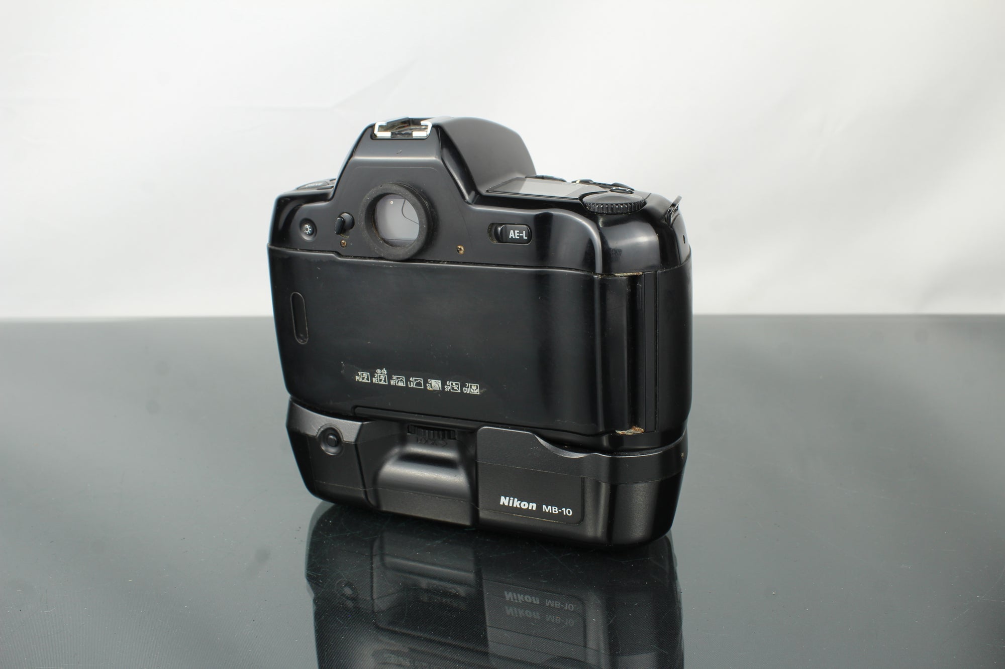 Nikon F90X + Nikkor 35-70mm 1:3.3-4.5 lens