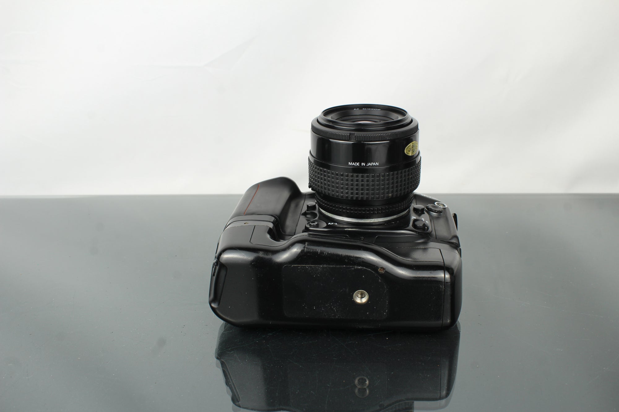 Nikon F90X + Nikkor 35-70mm 1:3.3-4.5 lens