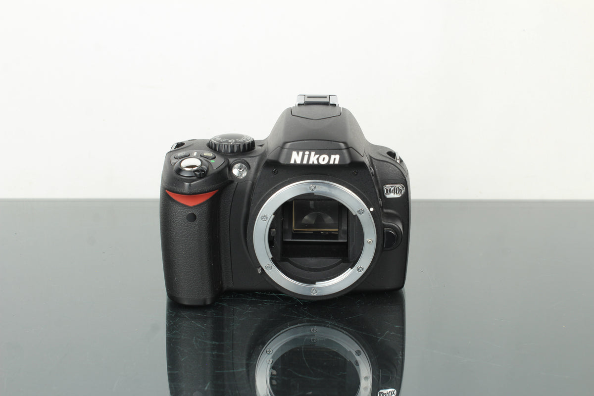 Nikon D40 X + AF-S DX Zoom-Nikkor 18-55mm F/3.5-5.6G ED II