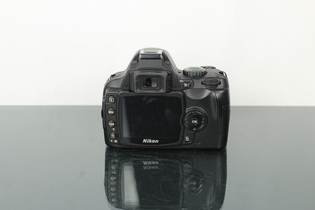 Nikon D40 X + AF-S DX Zoom-Nikkor 18-55mm F/3.5-5.6G ED II