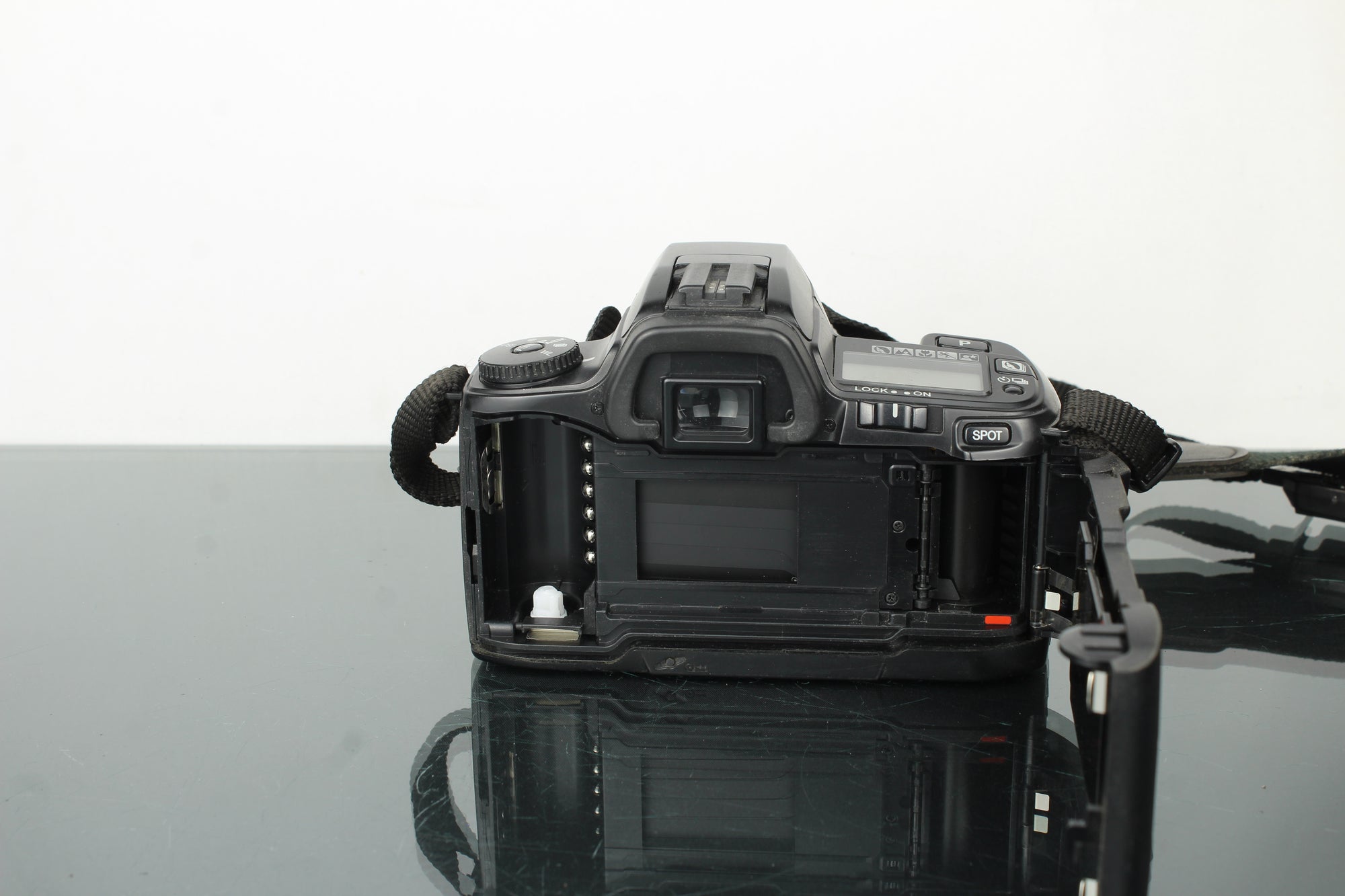 Minolta Dynax 404Si + Minolta AF Zoom 35-105mm 3.5-4.5 lens