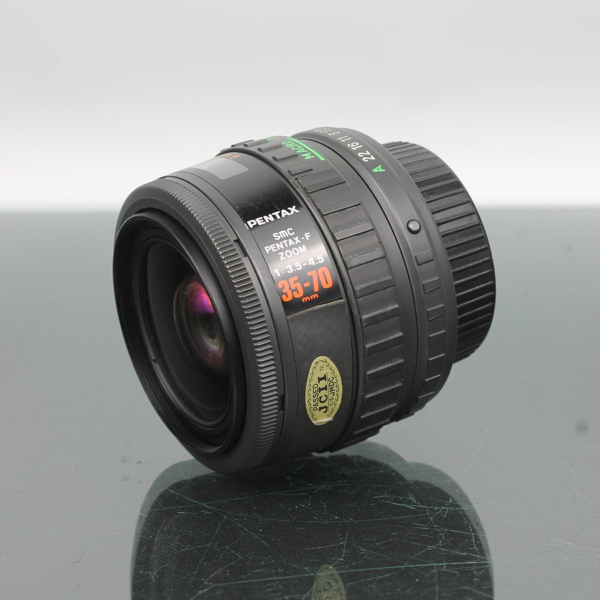 SMC Pentax-F Zoom 1:3.5 35-70mm