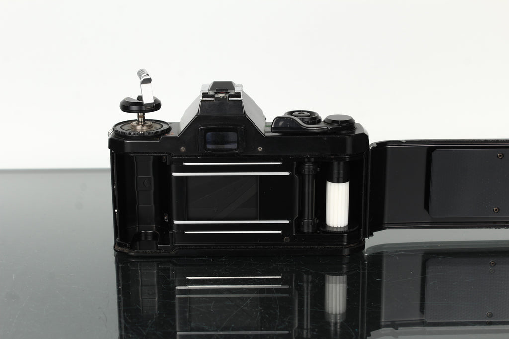 Pentax MV + Pentax-M 28mm f/3.5