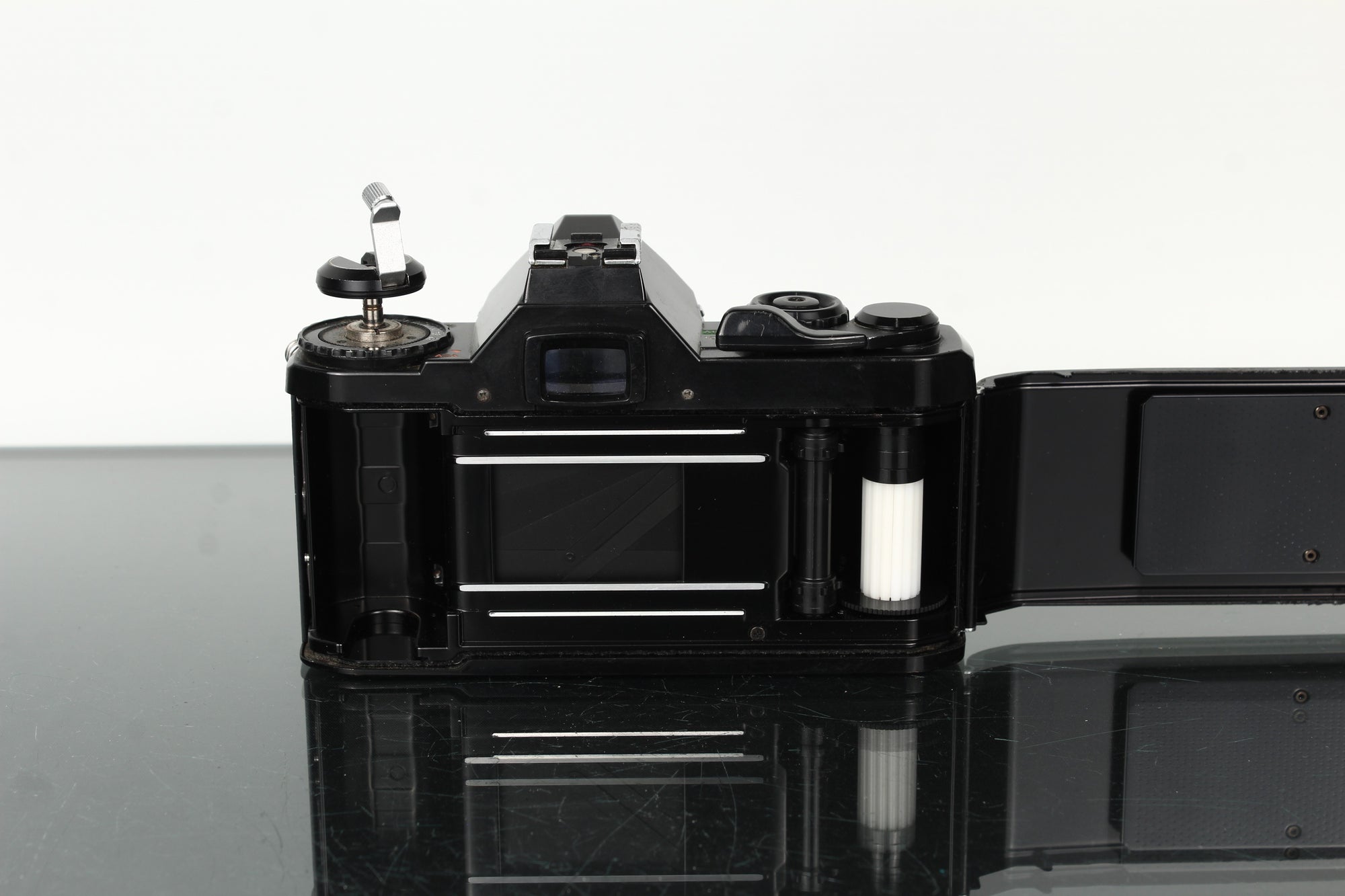 Pentax MV + Pentax-M 28mm f/3.5