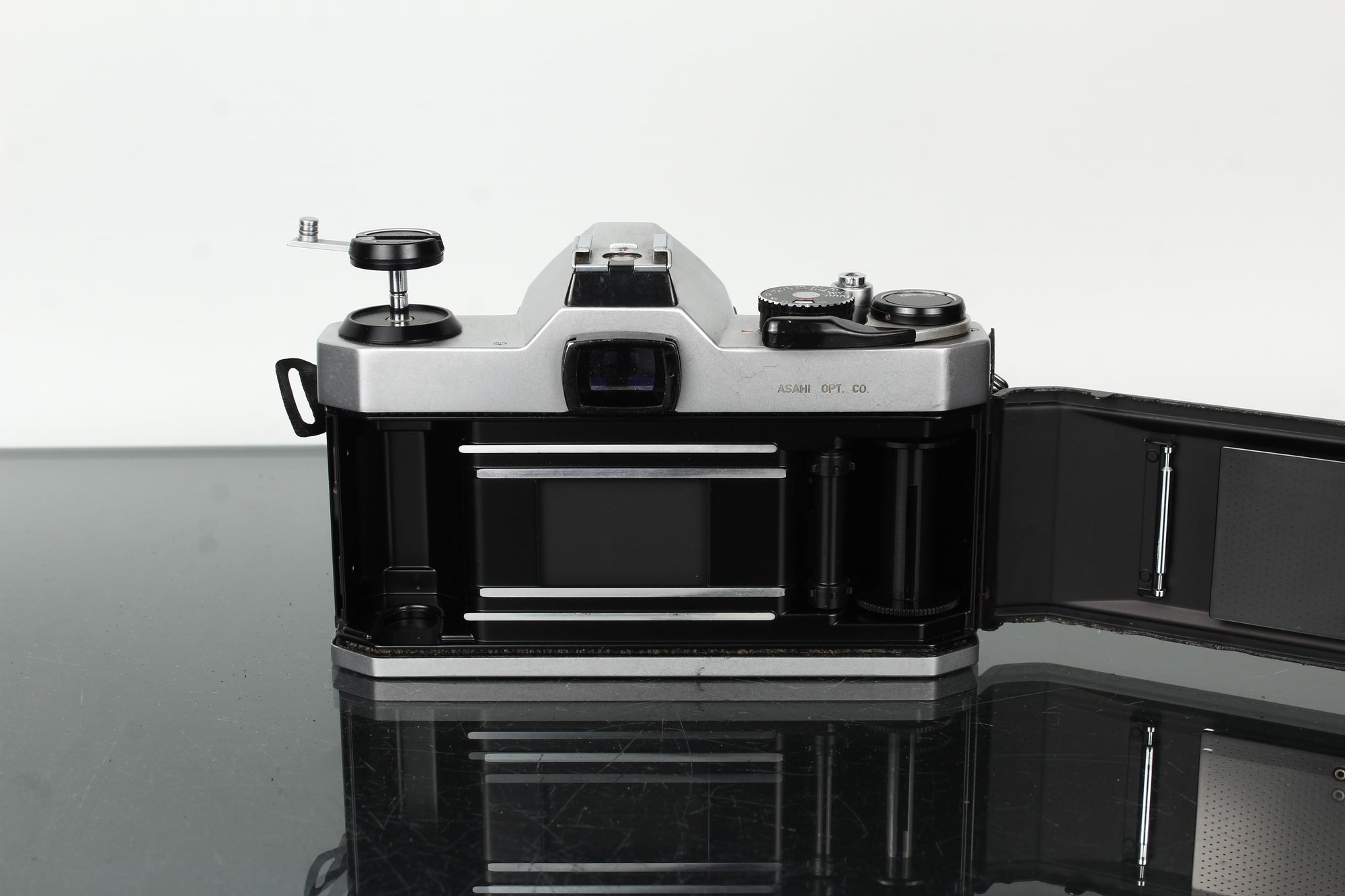 Pentax K1000 + Pentax-M 1:2 50mm