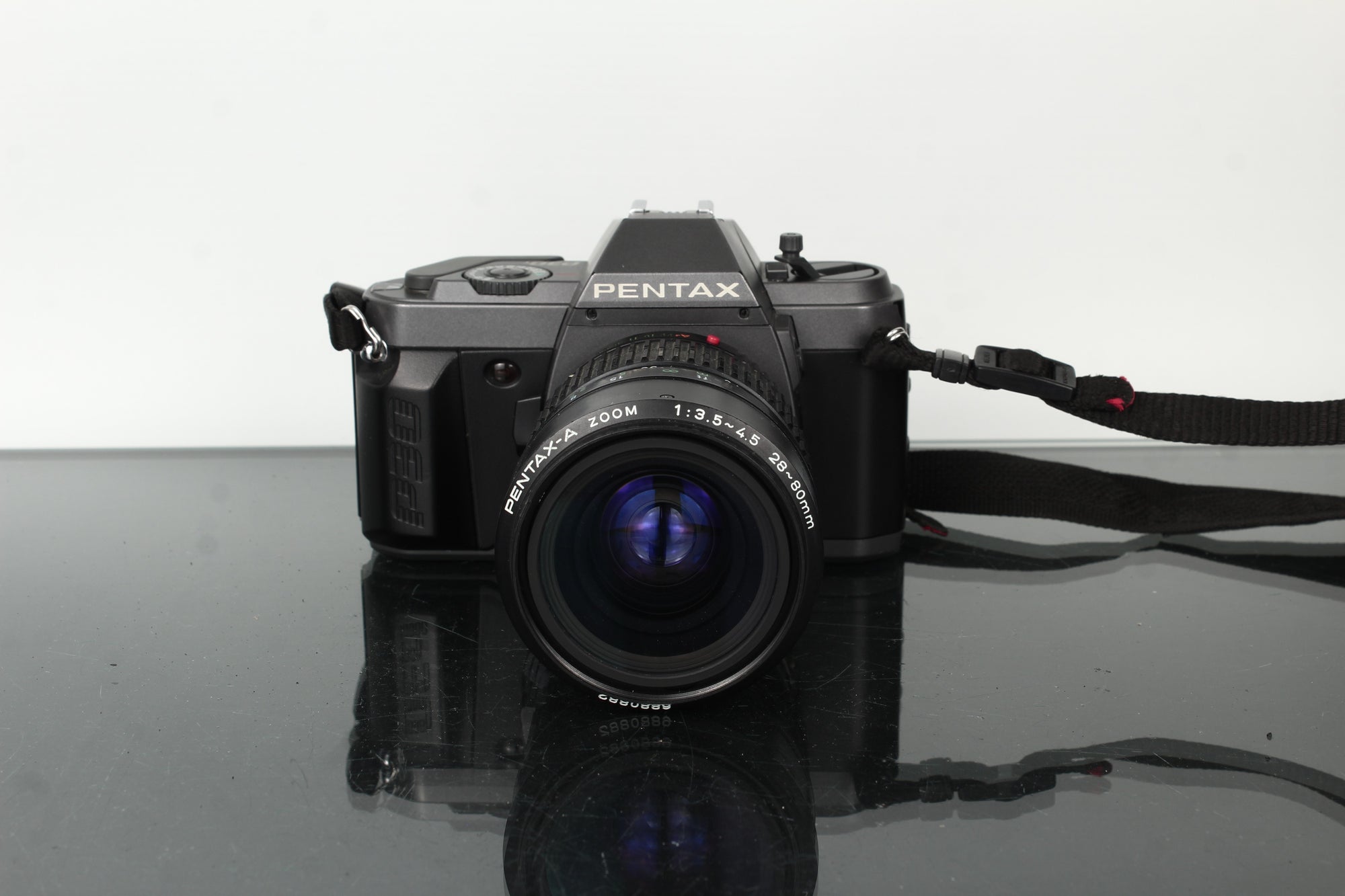 Pentax P30 + Pentax-A Zoom 1:3.5-4.5 28-80mm