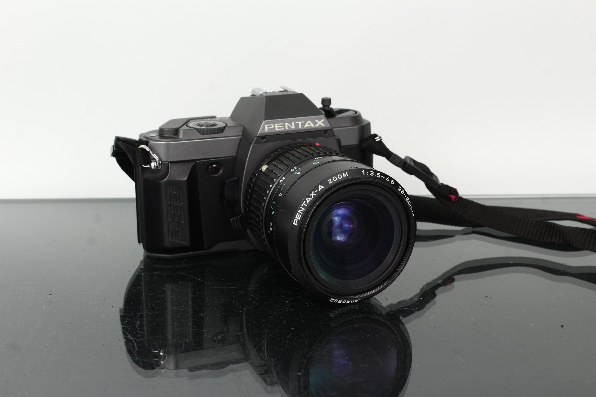 Pentax P30 + Pentax-A Zoom 1:3.5-4.5 28-80mm