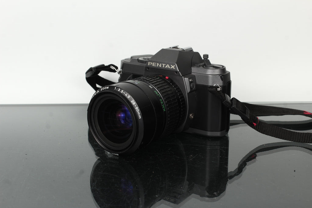 Pentax P30 + Pentax-A Zoom 1:3.5-4.5 28-80mm