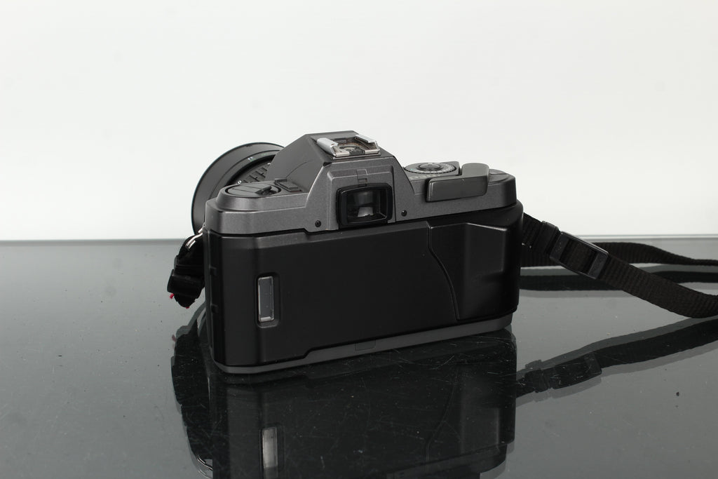 Pentax P30 + Pentax-A Zoom 1:3.5-4.5 28-80mm