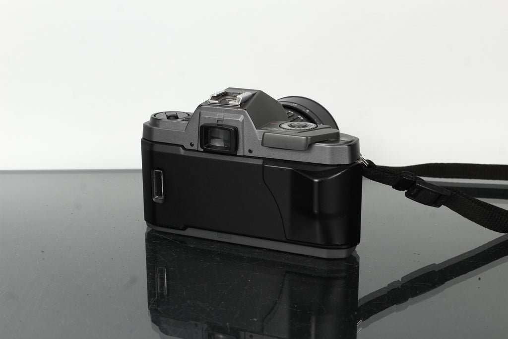 Pentax P30 + Pentax-A Zoom 1:3.5-4.5 28-80mm