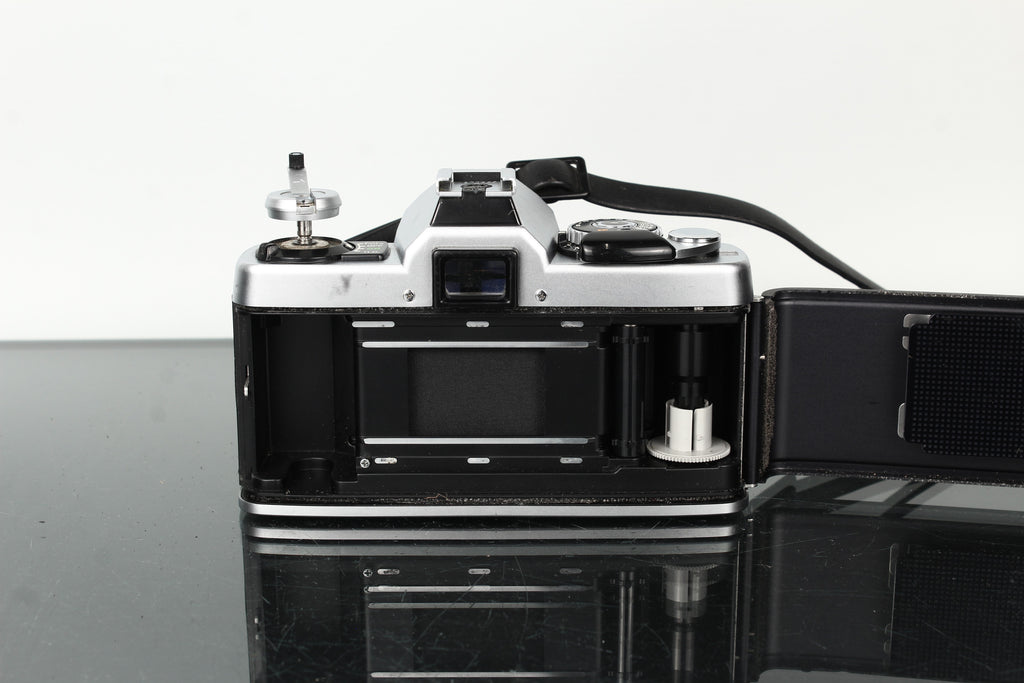 Minolta XG2 + Minolta MD 28mm f/3.5