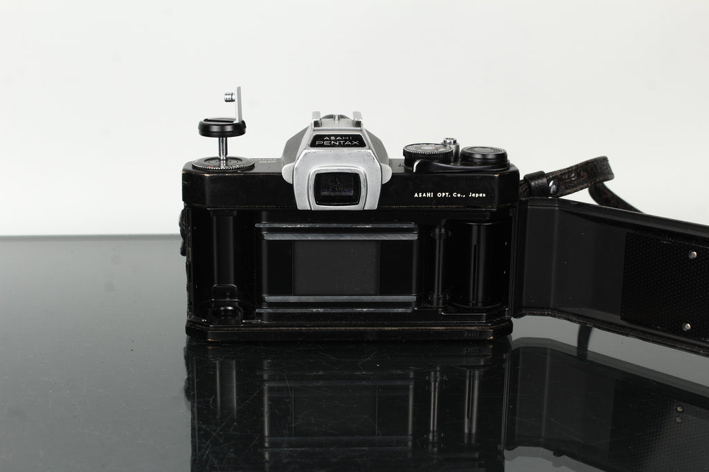 Asahi Spotmatic + Super-Multi-Coated Takumar 1:1.8 55mm