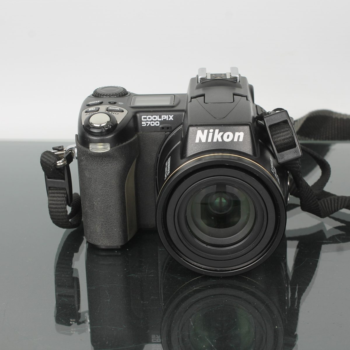 Nikon Coolpix E5700